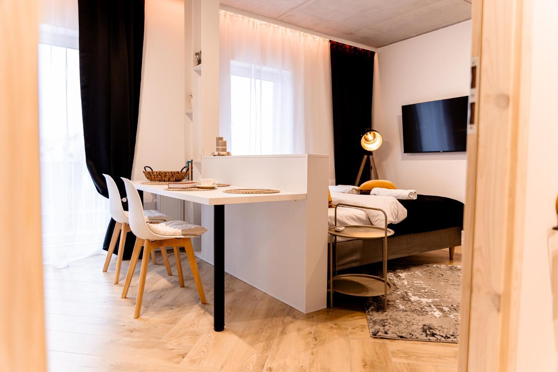 Hop & Lulu Delux Apartments Ґолєнюв Екстер'єр фото