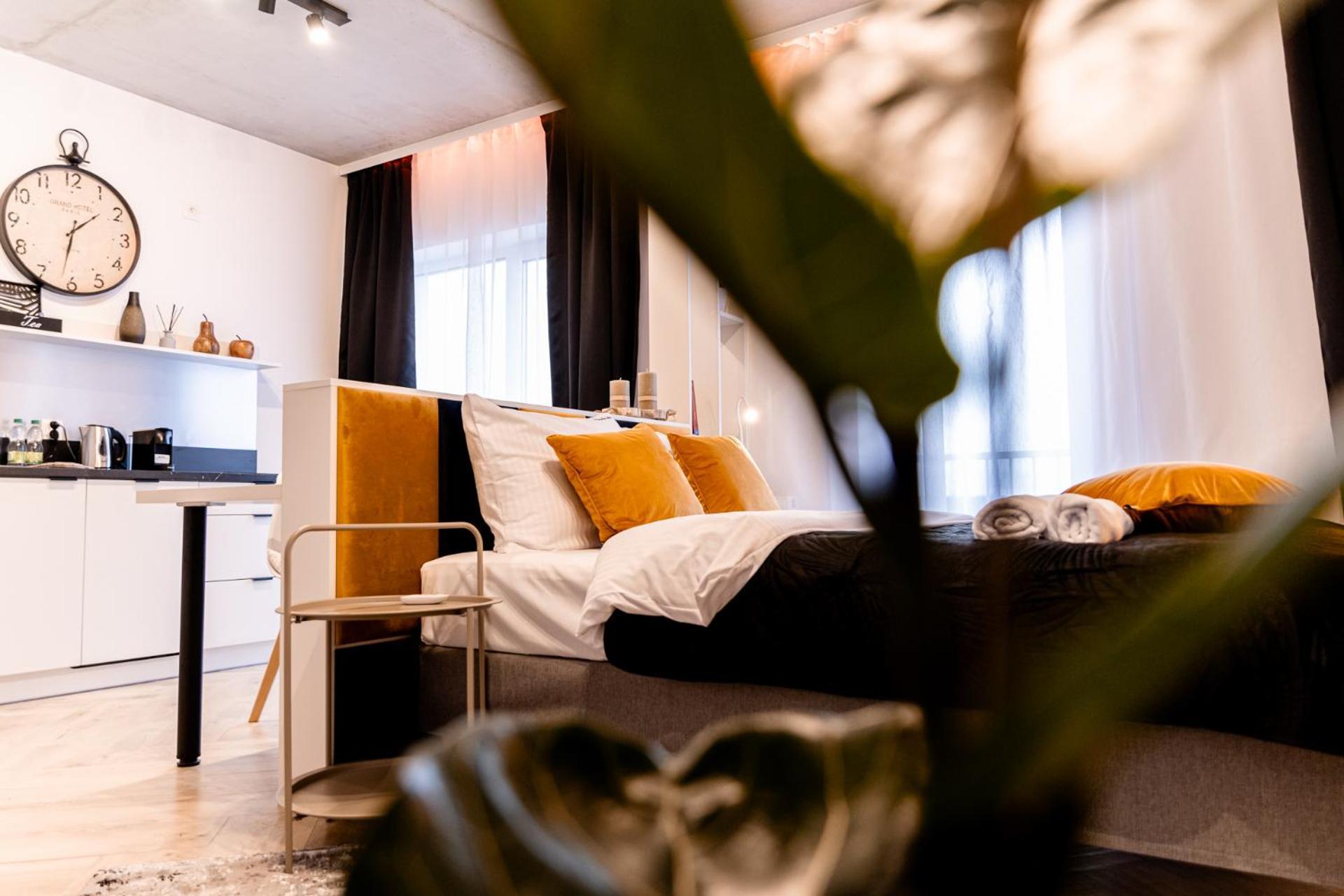 Hop & Lulu Delux Apartments Ґолєнюв Екстер'єр фото